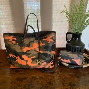 Camo Michael Kors Jet set purse & wallet